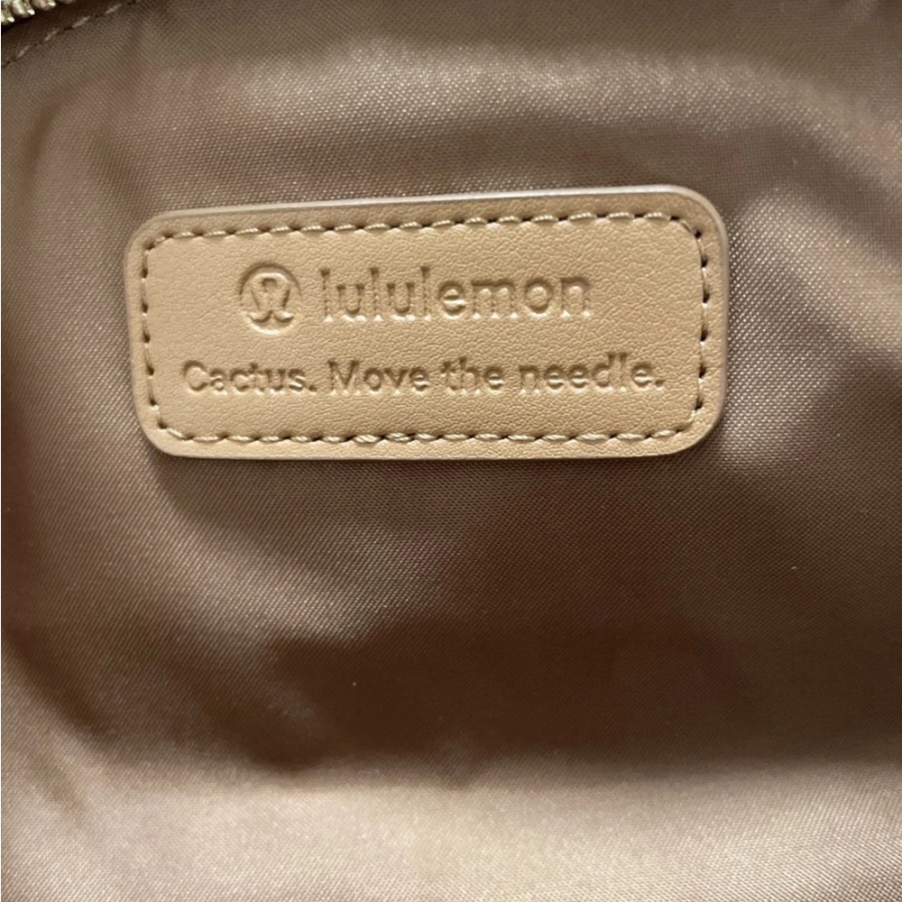 lululemon athletica tan crescent crossbody bag - Picture 5 of 8